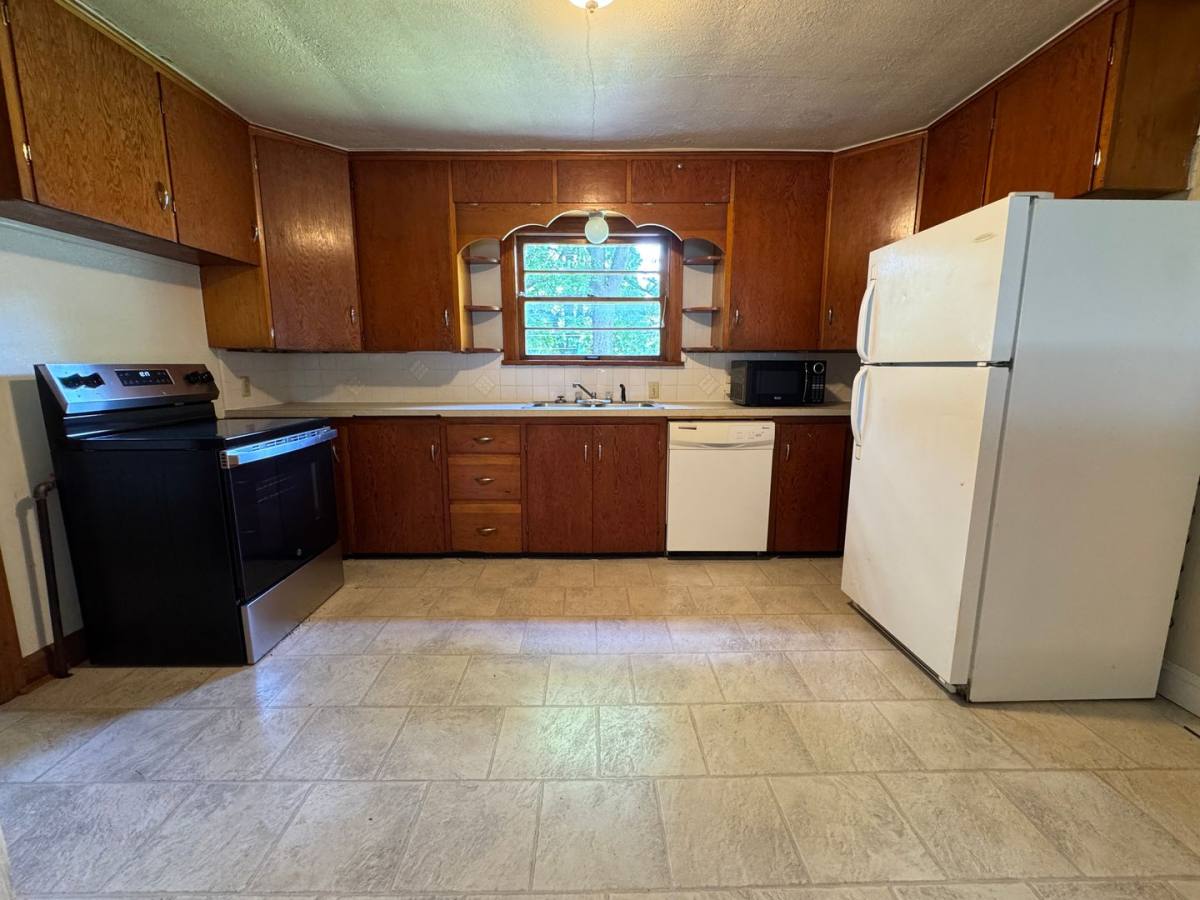 1355 S Kentwood Ave, Springfield, MO 65804 - House for Rent - Image 8