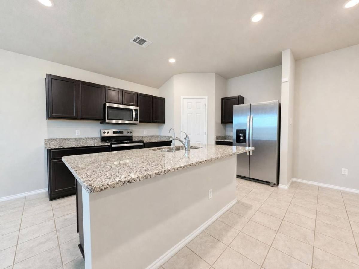 1502 Rolling Thunder Dr, Killeen, TX 76549 - House for Rent - Image 2
