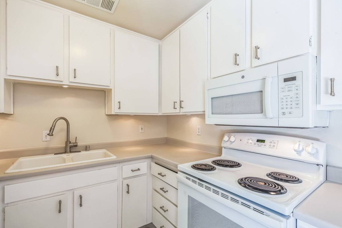 Casa Olancha, 230 E Avenida Olancha, Palm Springs, CA 92264 - Apartment for Rent - Image 3