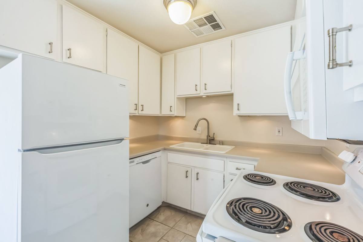 Casa Olancha, 230 E Avenida Olancha, Palm Springs, CA 92264 - Apartment for Rent - Image 2