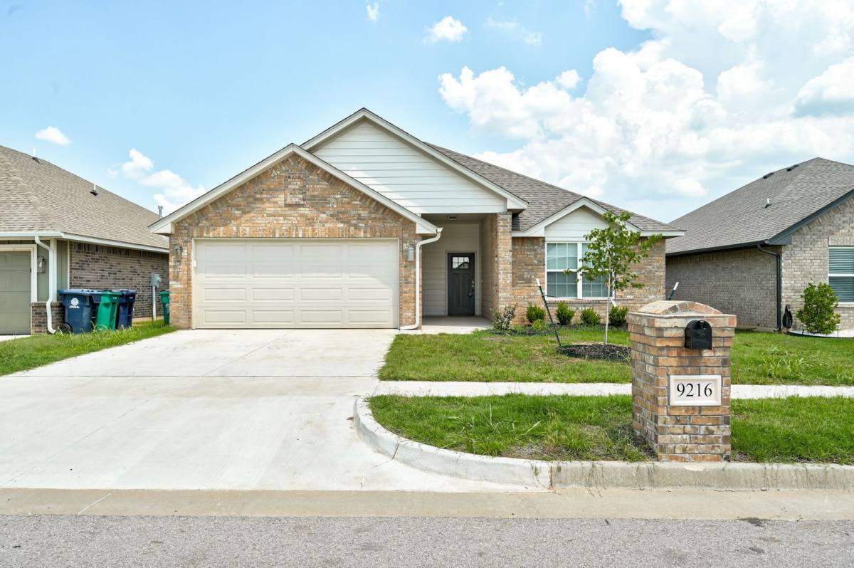 9216 Yassir Blvd, Yukon, OK 73099 - House for Rent - Image 1