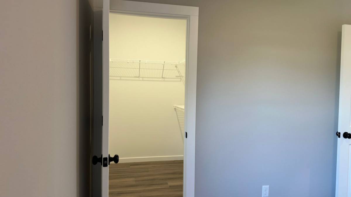 877 S Spring Hill Ave, Springfield, MO 65802 - House for Rent - Image 7