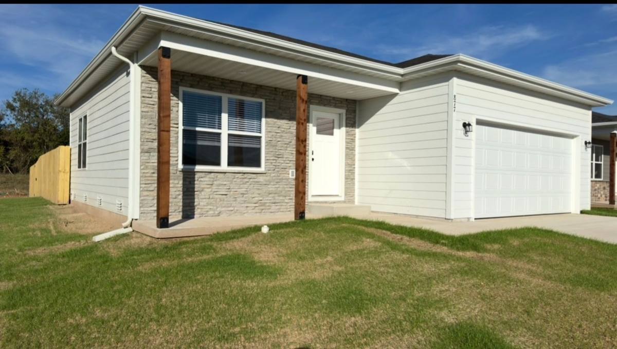 877 S Spring Hill Ave, Springfield, MO 65802 - House for Rent