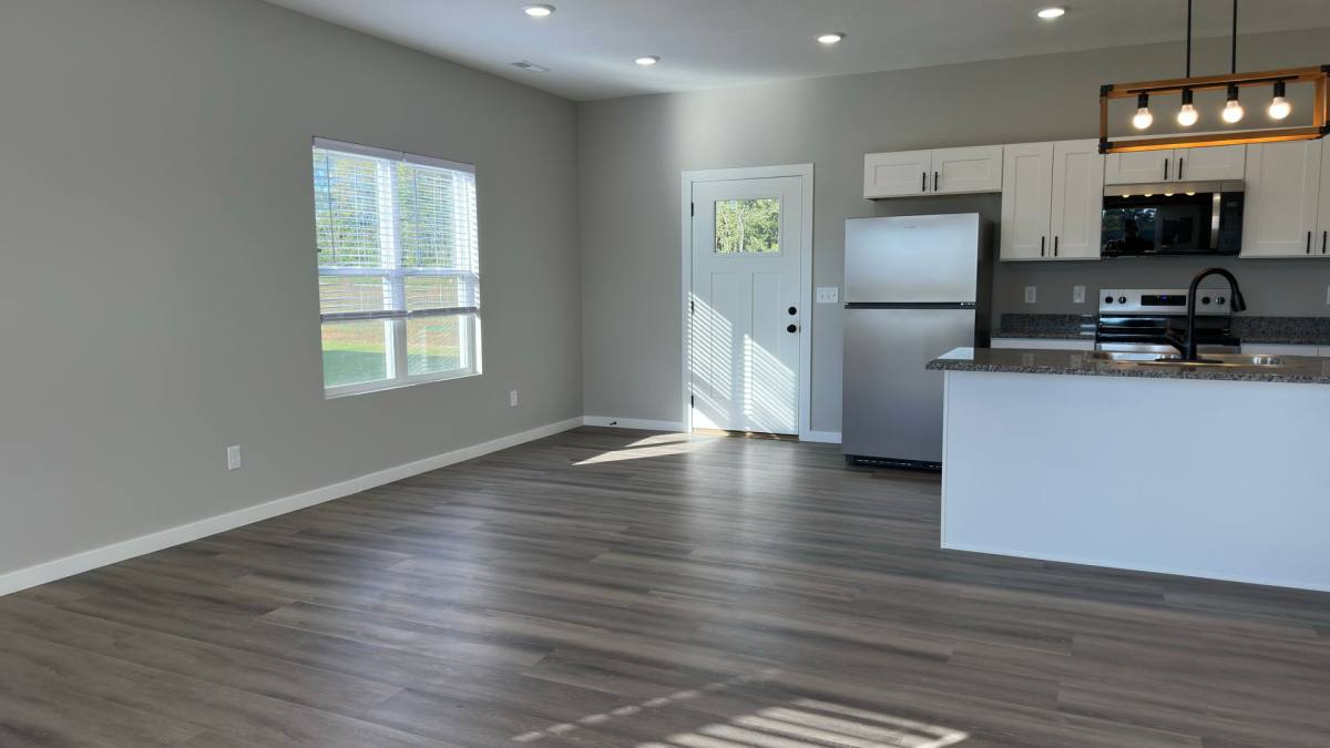 877 S Spring Hill Ave, Springfield, MO 65802 - House for Rent - Image 3