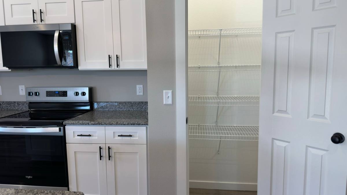 877 S Spring Hill Ave, Springfield, MO 65802 - House for Rent - Image 5