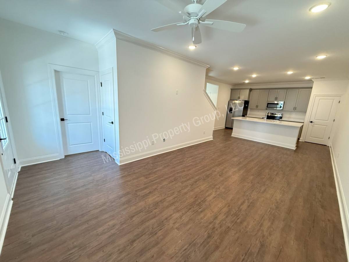 616 Cottage Grove Circle, Oxford, MS 38655 - Townhouse for Rent - Image 3