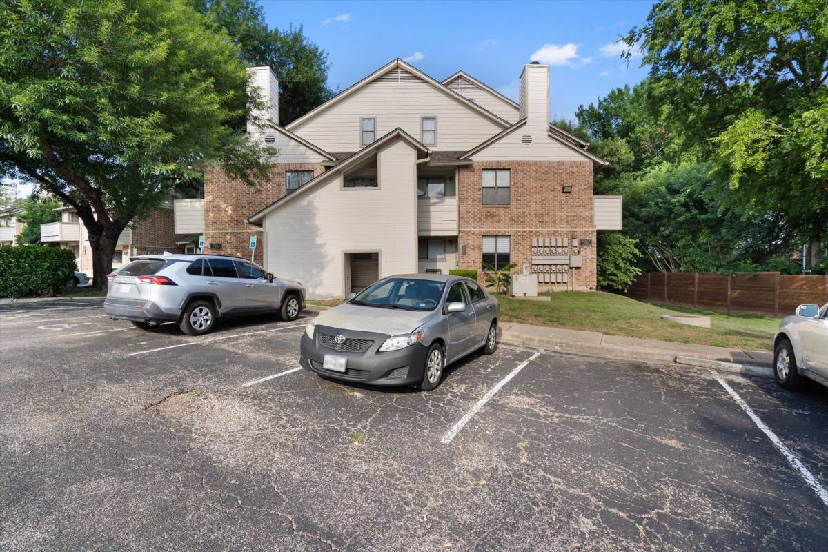 2500 Burleson Rd, Austin, TX 78741 - House for Rent - Image 4