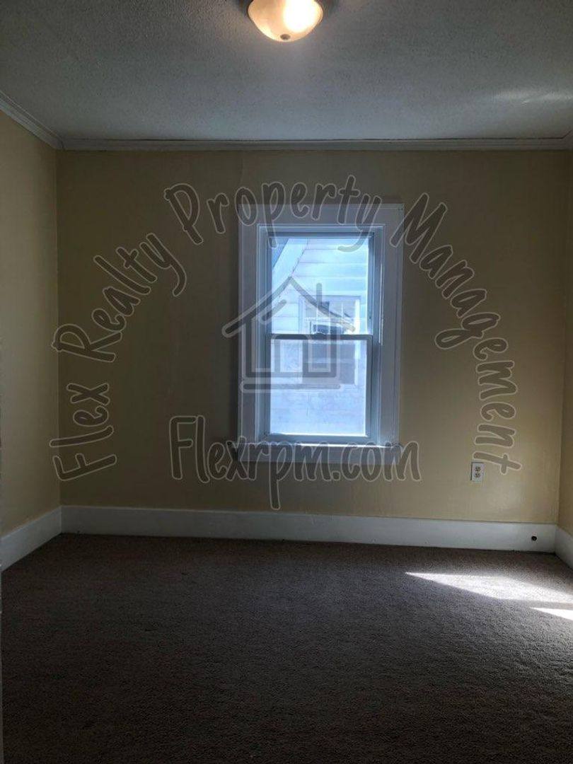 2054 Wyndhurst, Toledo, OH 43607 - House for Rent - Image 2
