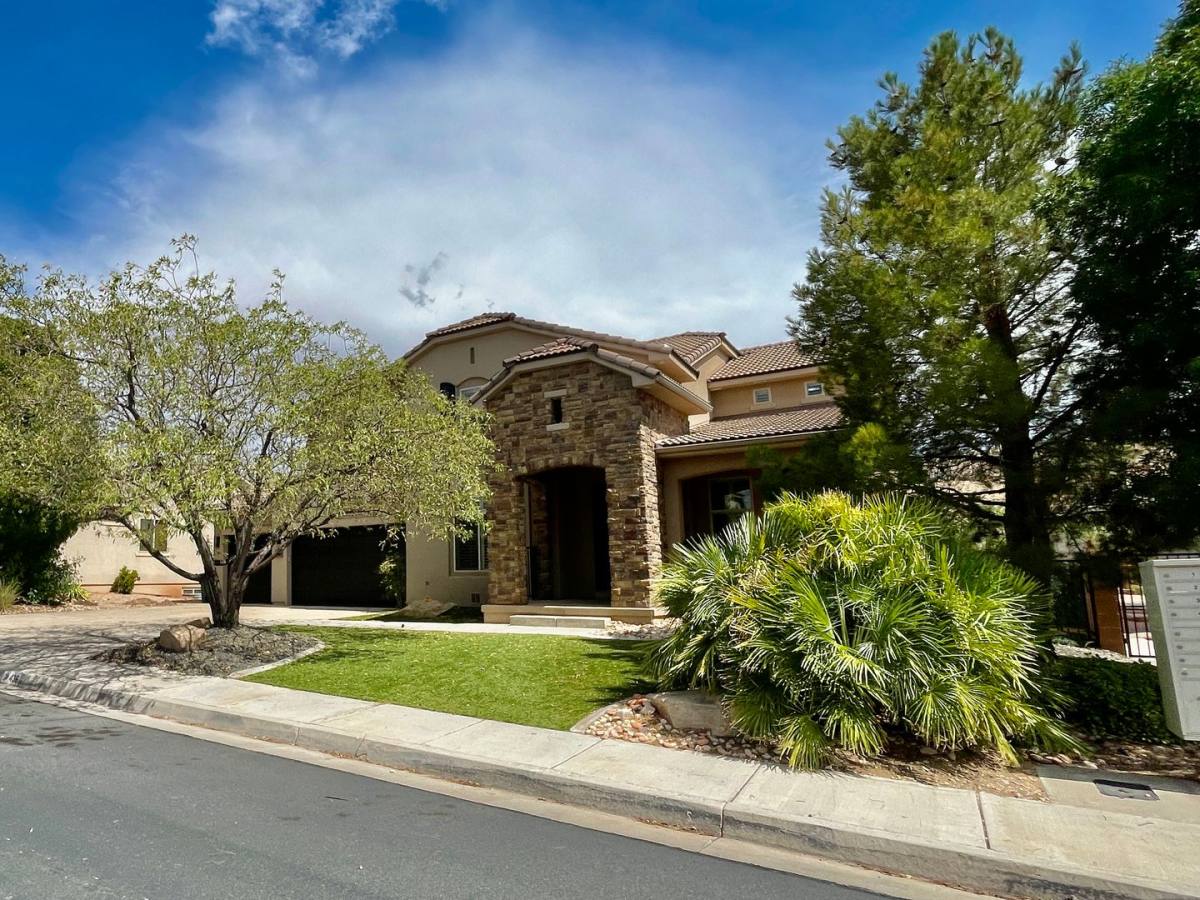 436 E Paris Dr, St. George, UT 84790 - House for Rent - Image 2
