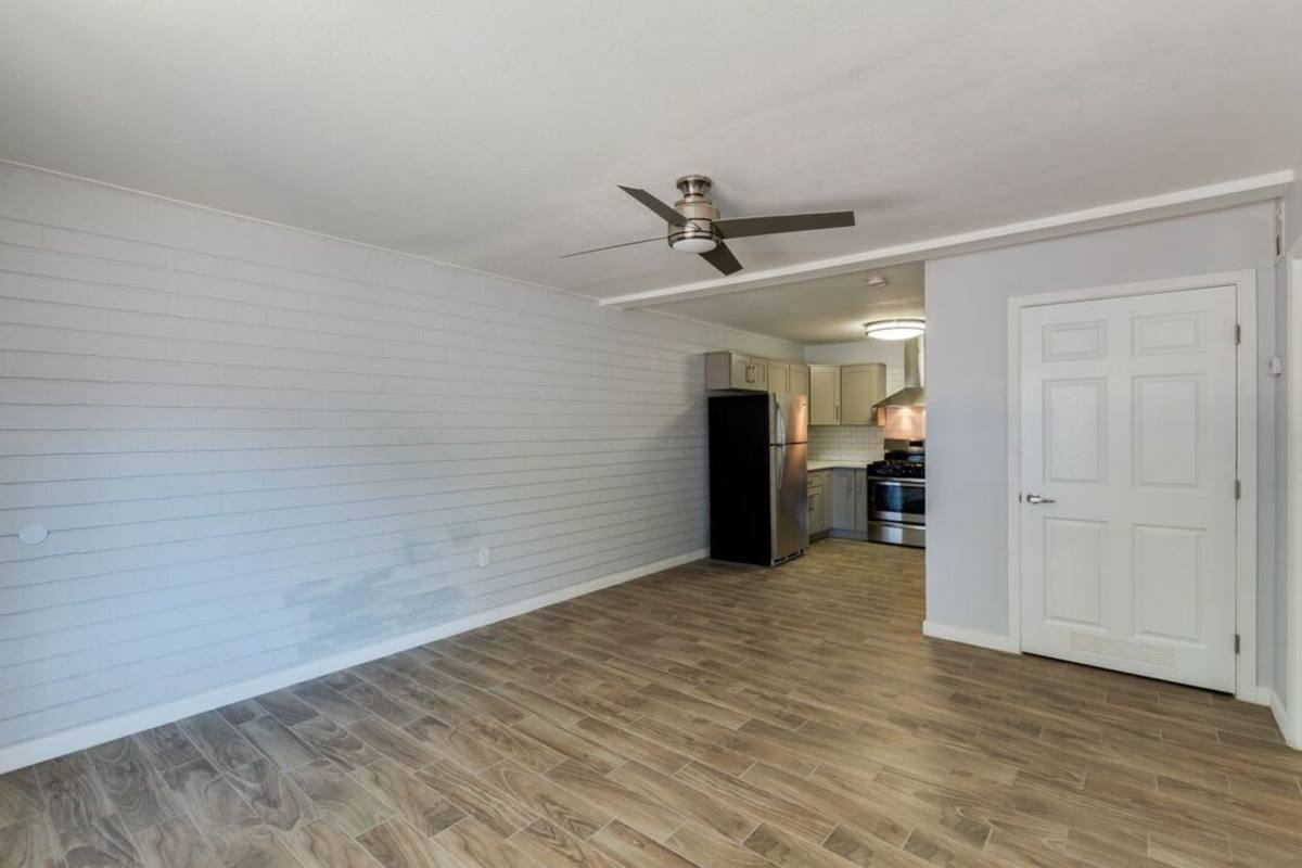 Earll Palms, 402 W Earll Dr, Phoenix, AZ 85013 - Apartment for Rent - Image 7