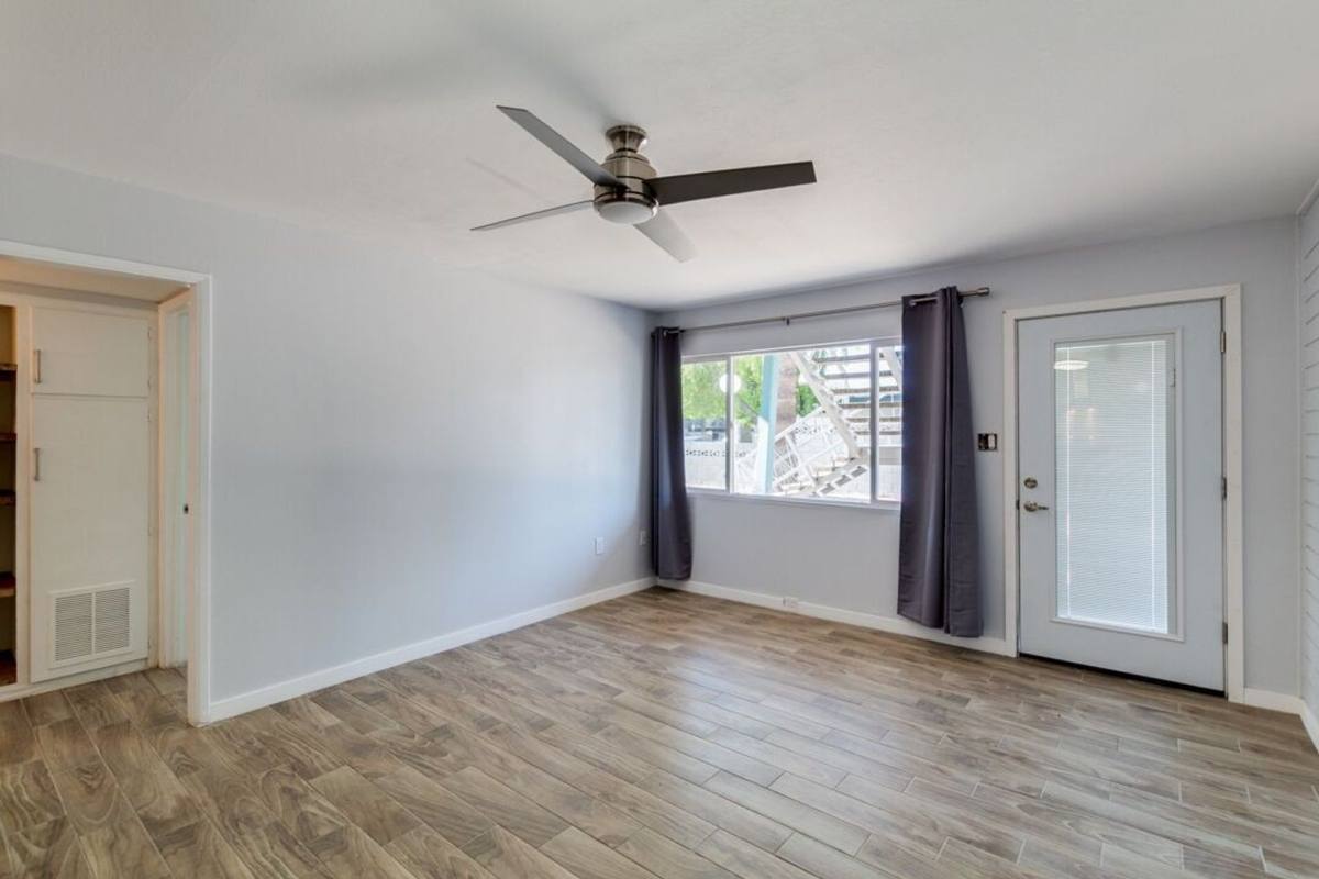 Earll Palms, 402 W Earll Dr, Phoenix, AZ 85013 - Apartment for Rent - Image 9