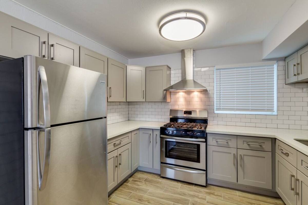 Earll Palms, 402 W Earll Dr, Phoenix, AZ 85013 - Apartment for Rent - Image 3