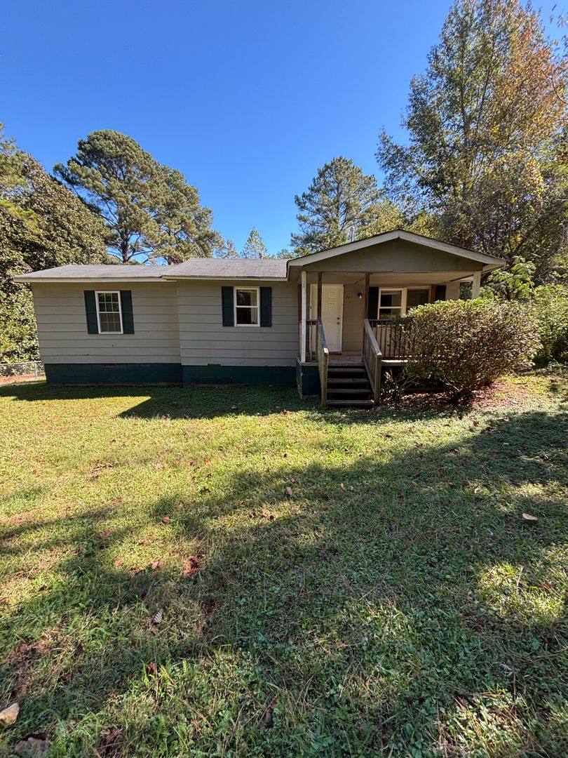 201 Herring Rd, Newnan, GA 30265 - House for Rent - Image 1