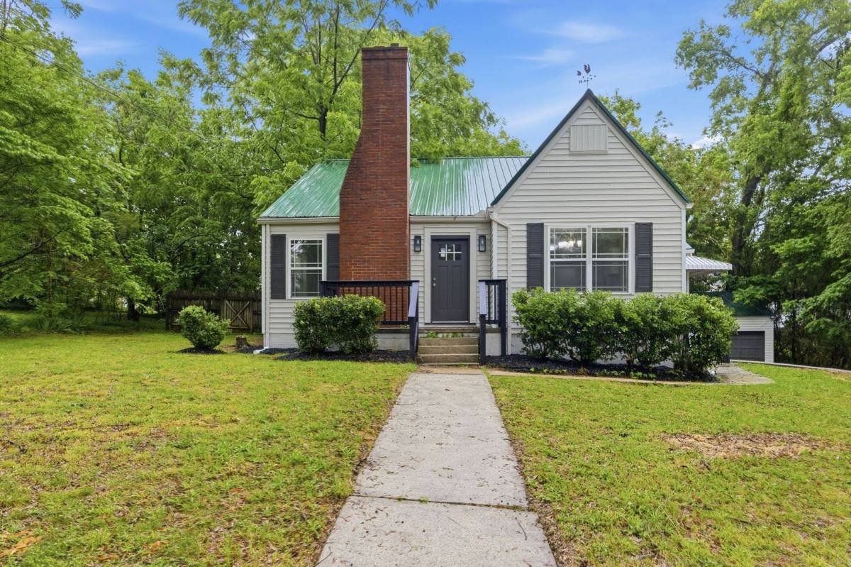 305 S Irwin St, Manchester, TN 37355 - House for Rent