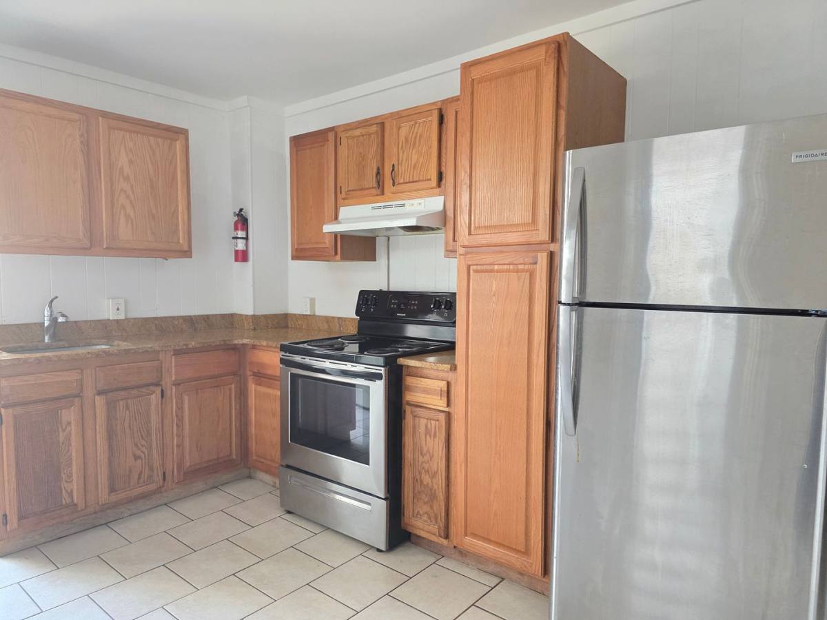 Townhouse for rent at 1609 Howland St, Wilmington, DE 19805