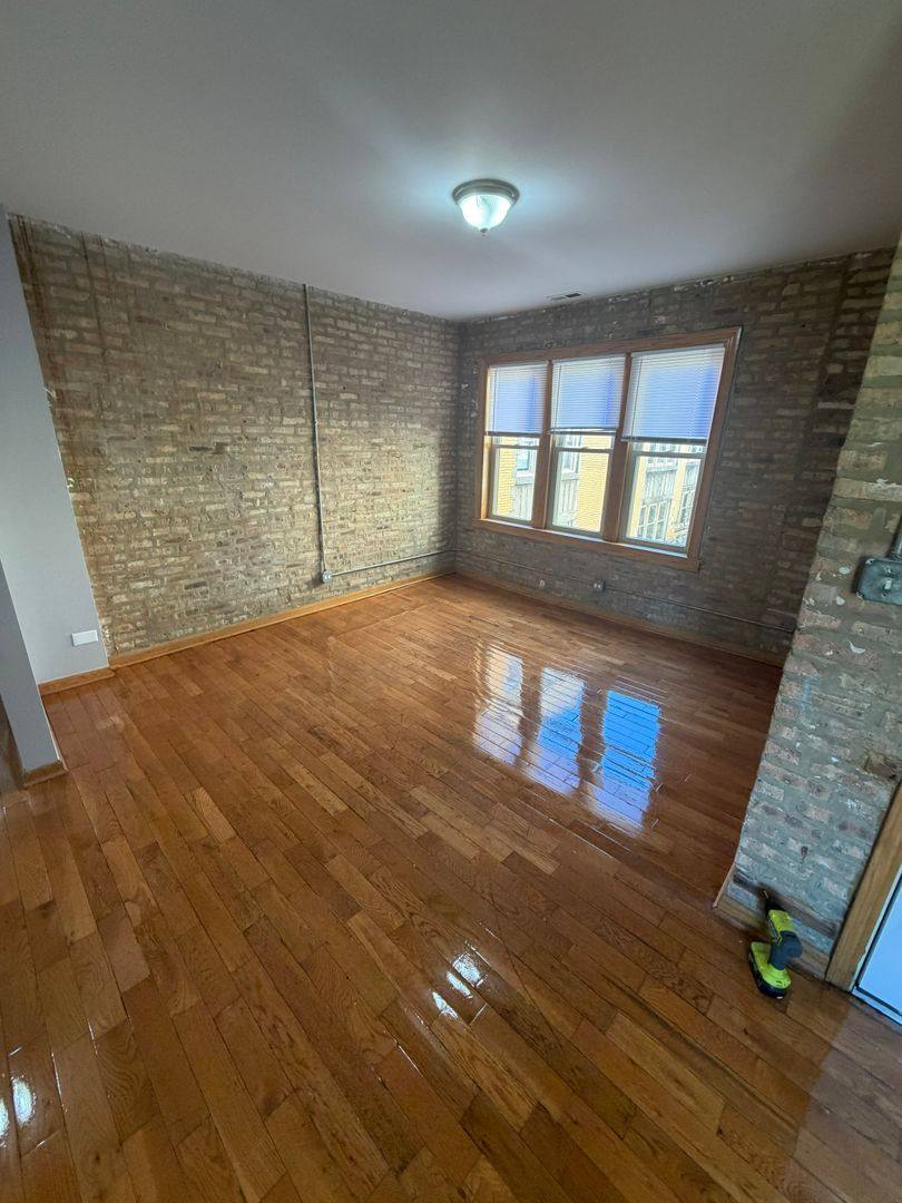 11027 S King Dr, Chicago, IL 60628 - Apartment for Rent