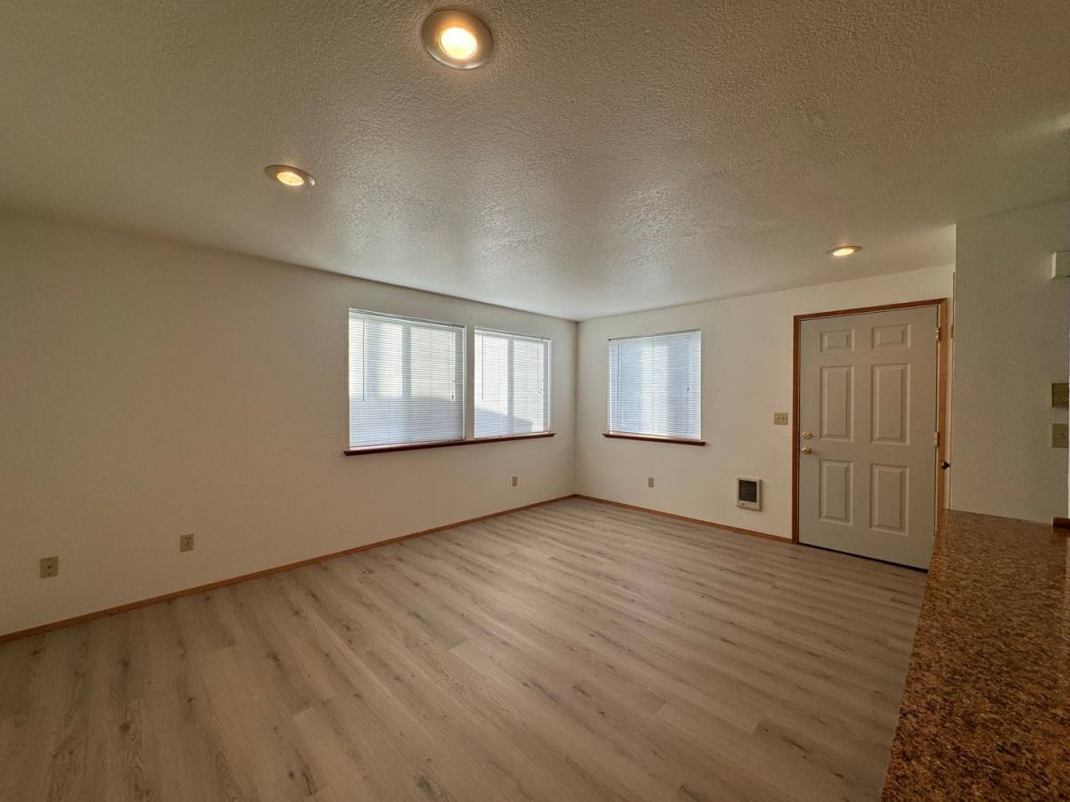 2519 Wetmore Ave, Everett, WA 98201 - Townhouse for Rent - Image 2