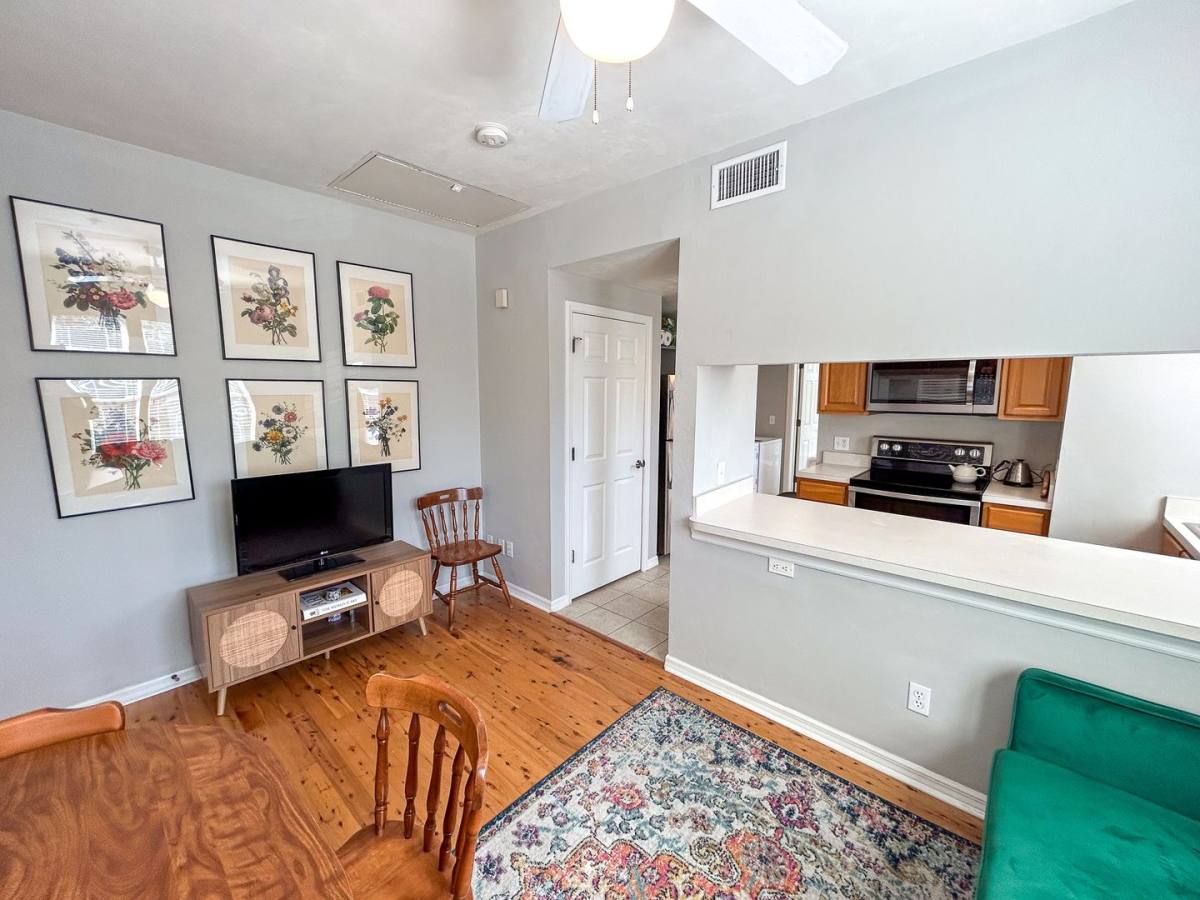 1220 SW 1st Ave #301, Gainesville, FL 32601 - Condo for Rent - Image 2