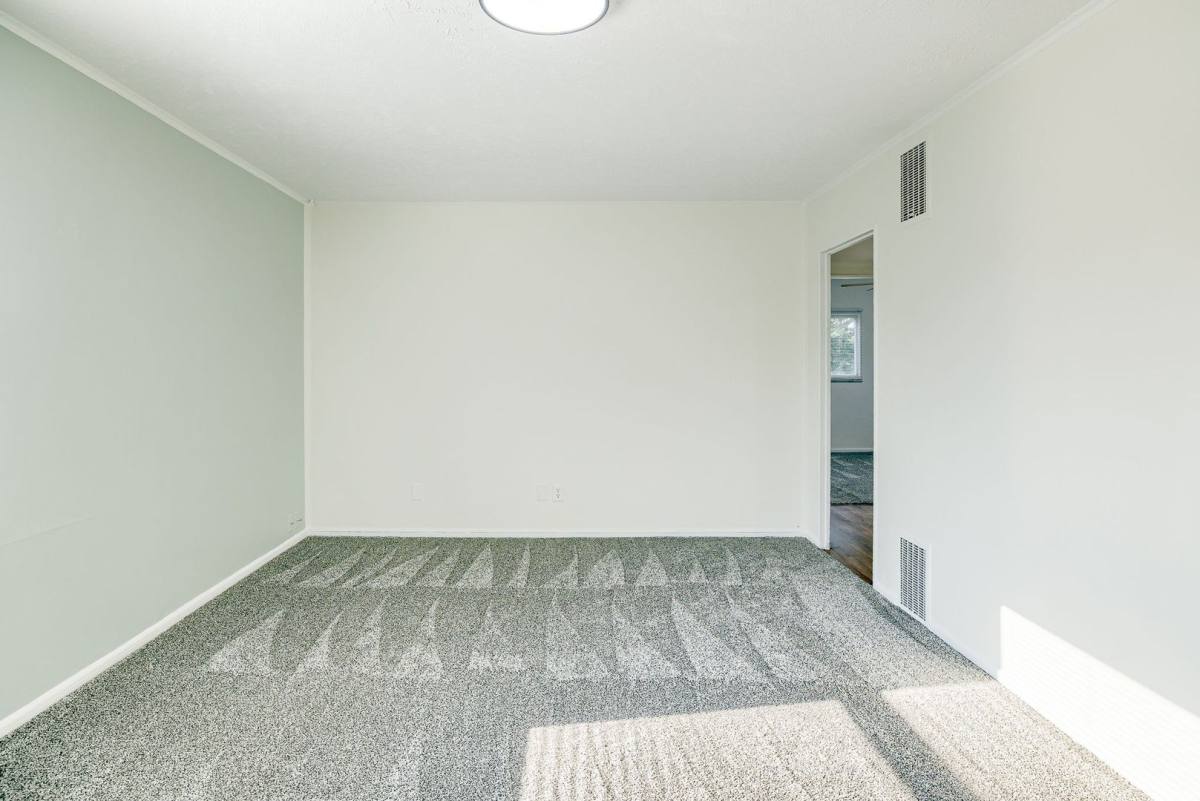 6795 Seward St, Omaha, NE 68104 - House for Rent - Image 8