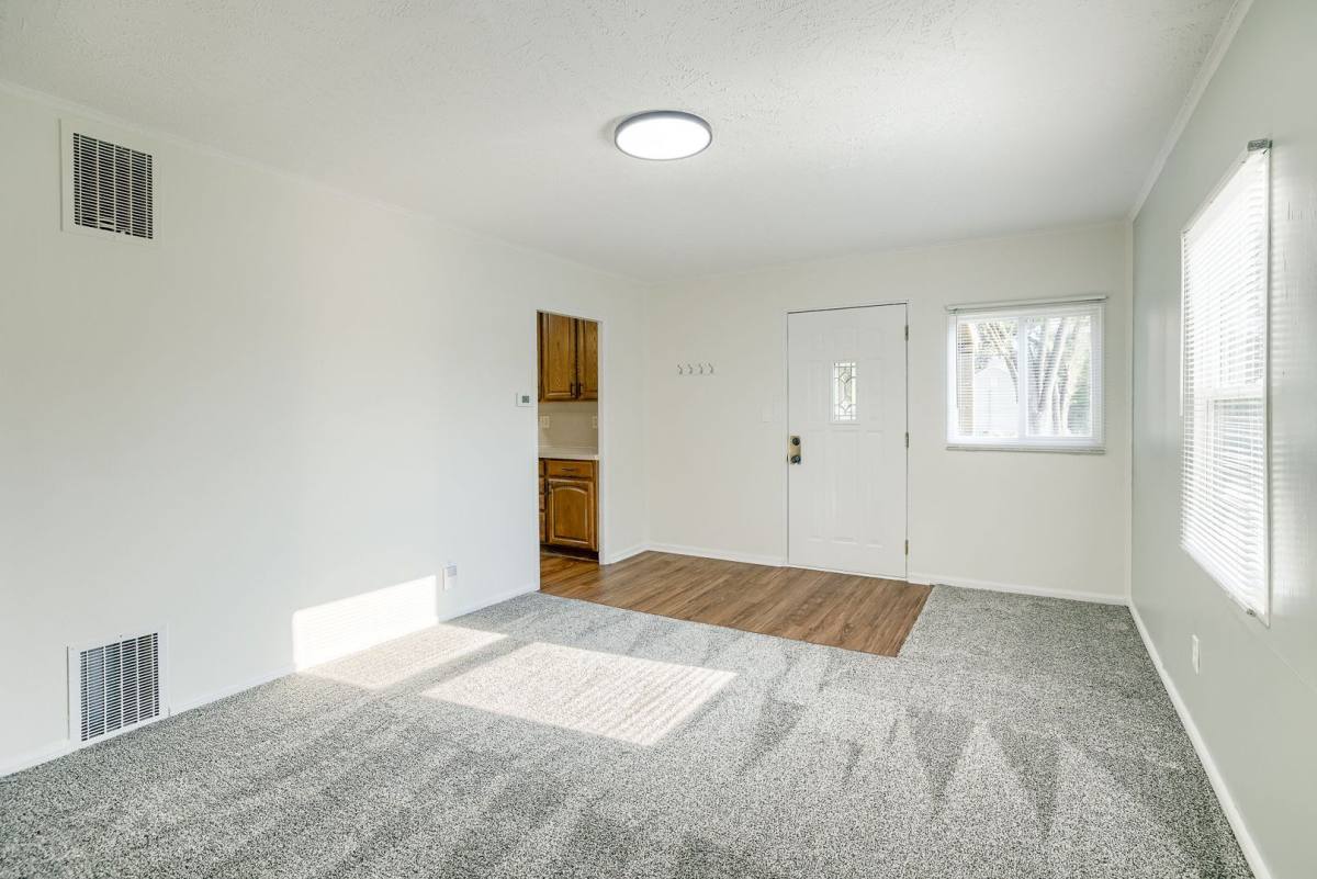 6795 Seward St, Omaha, NE 68104 - House for Rent - Image 5