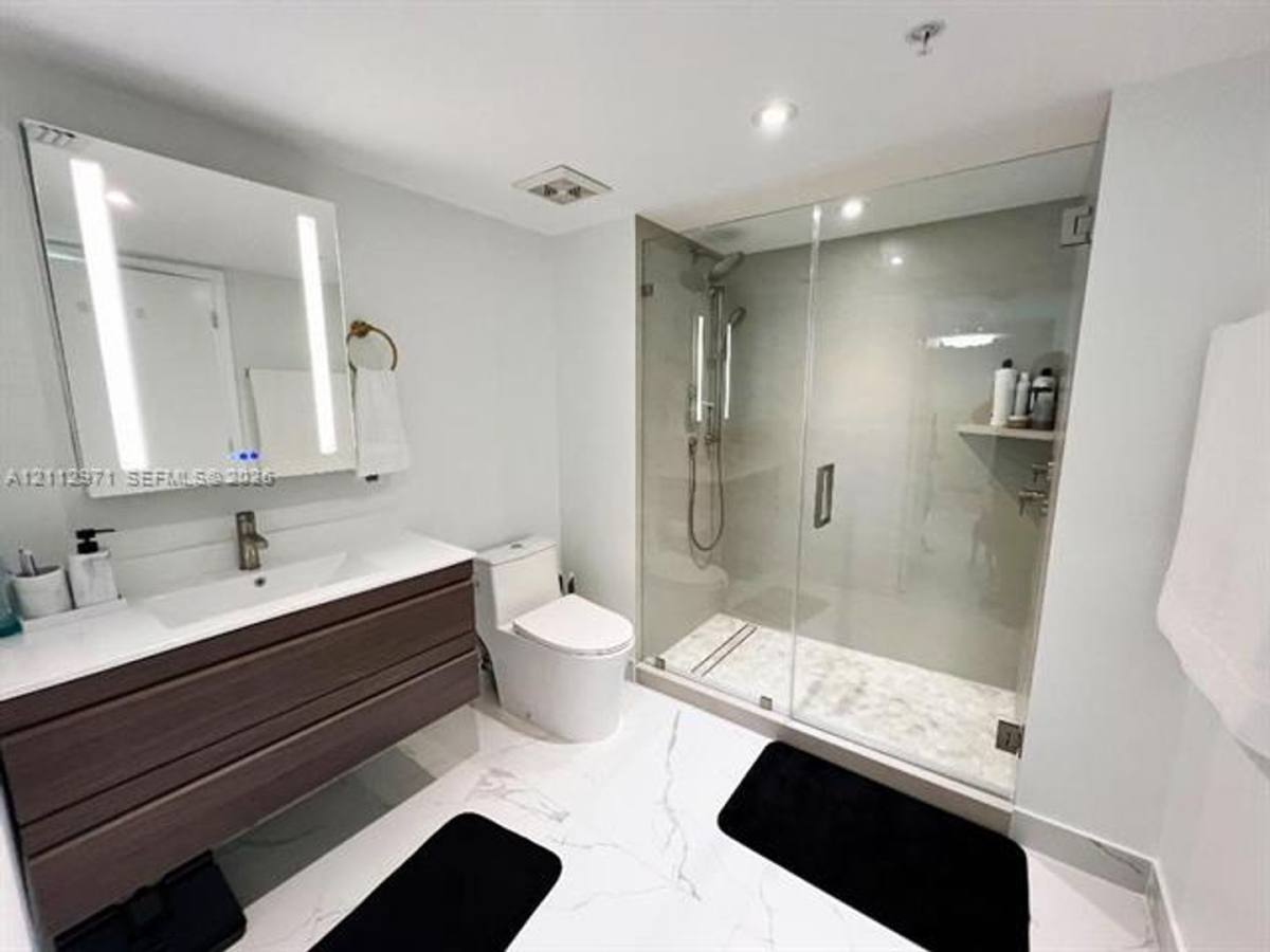 1800 N Bayshore Dr, Miami, FL 33132 - Condo for Rent - Image 2