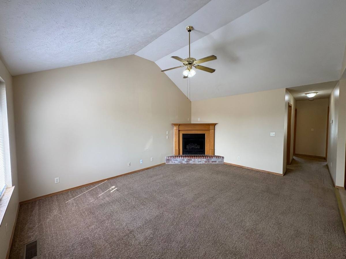 3757 W Montclair, Springfield, MO 65807 - Apartment for Rent - Image 2