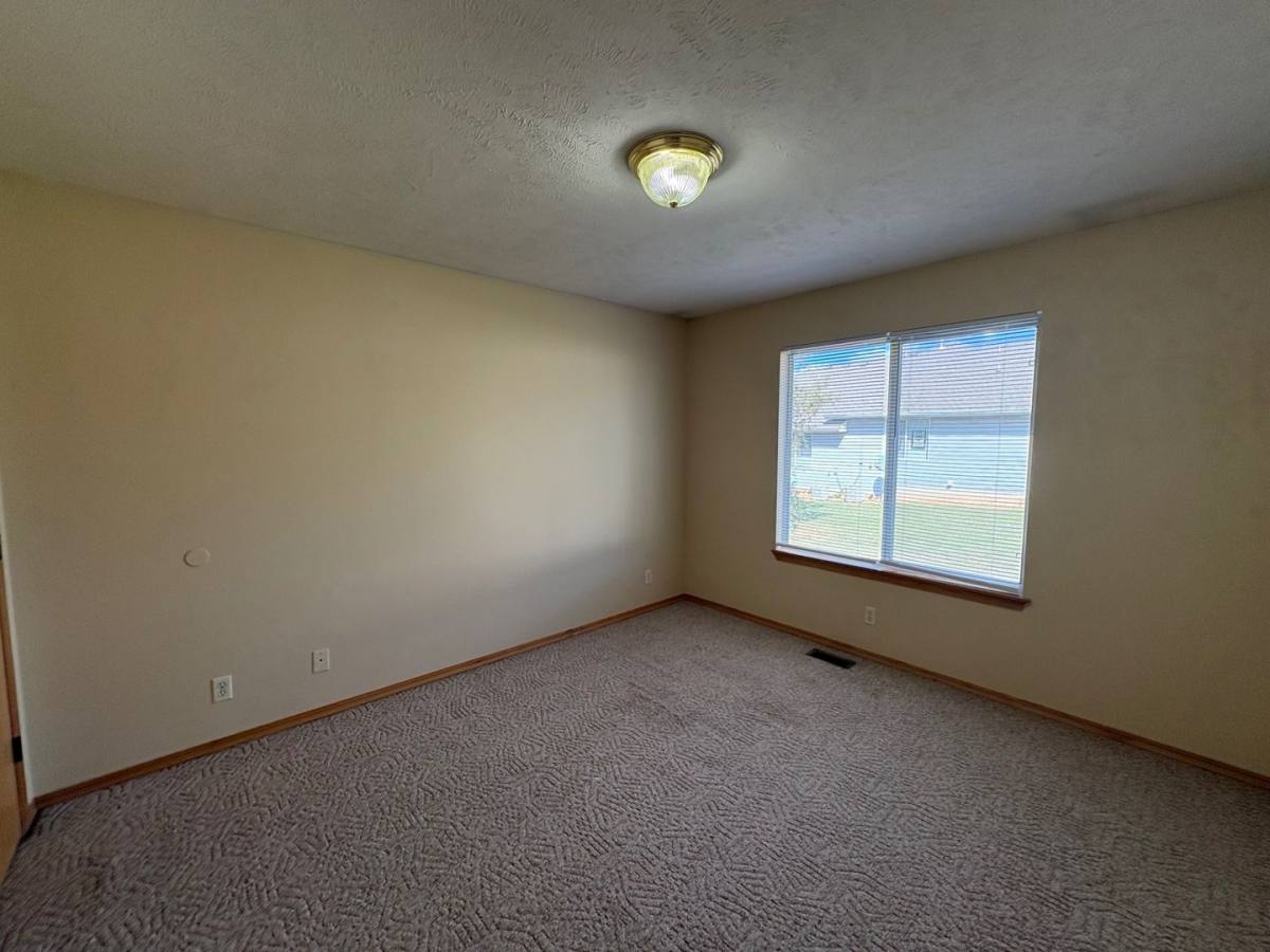 3757 W Montclair, Springfield, MO 65807 - Apartment for Rent - Image 6