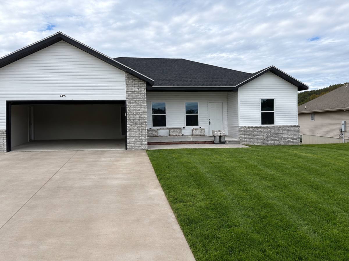 4497 N Toby Ave, Springfield, MO 65803 - House for Rent