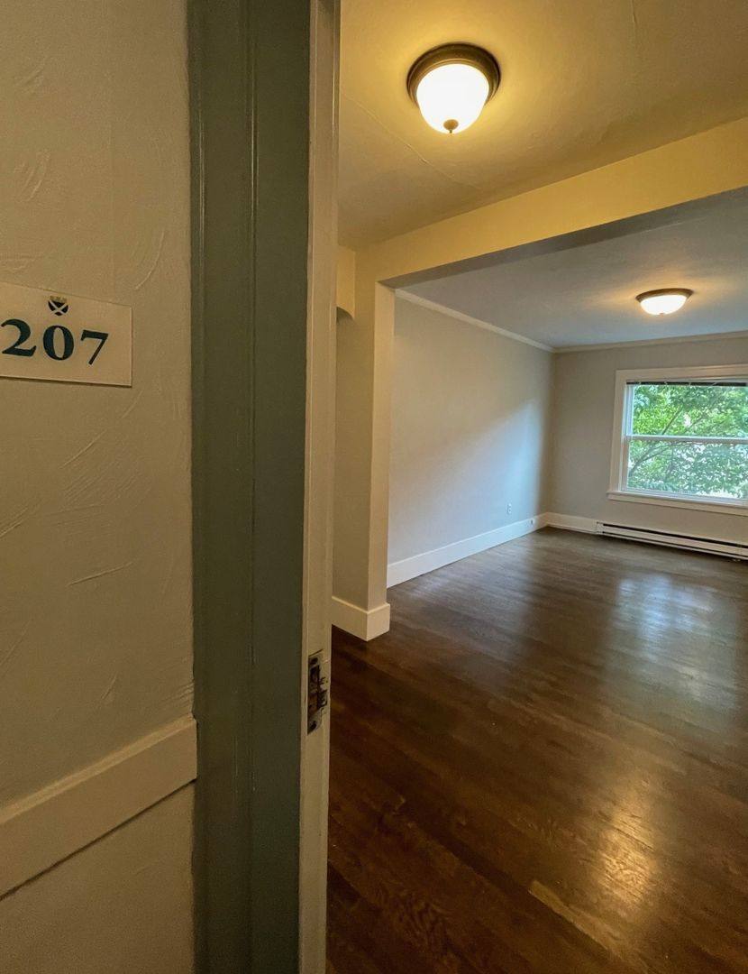 Roxborough, 1720 E Denny Way, Seattle, WA 98122 - Apartment for Rent - Image 2