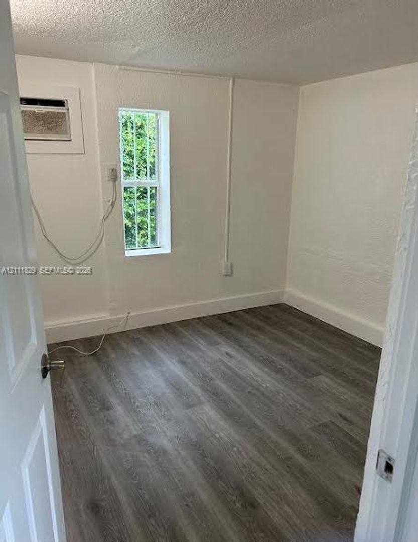8298 NW 14th Place, Miami, FL 33147 - House for Rent - Image 10