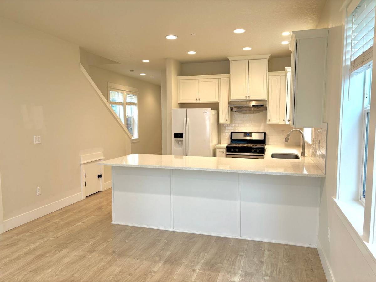 12032 SE Mill Court, Portland, OR 97216 - House for Rent - Image 6