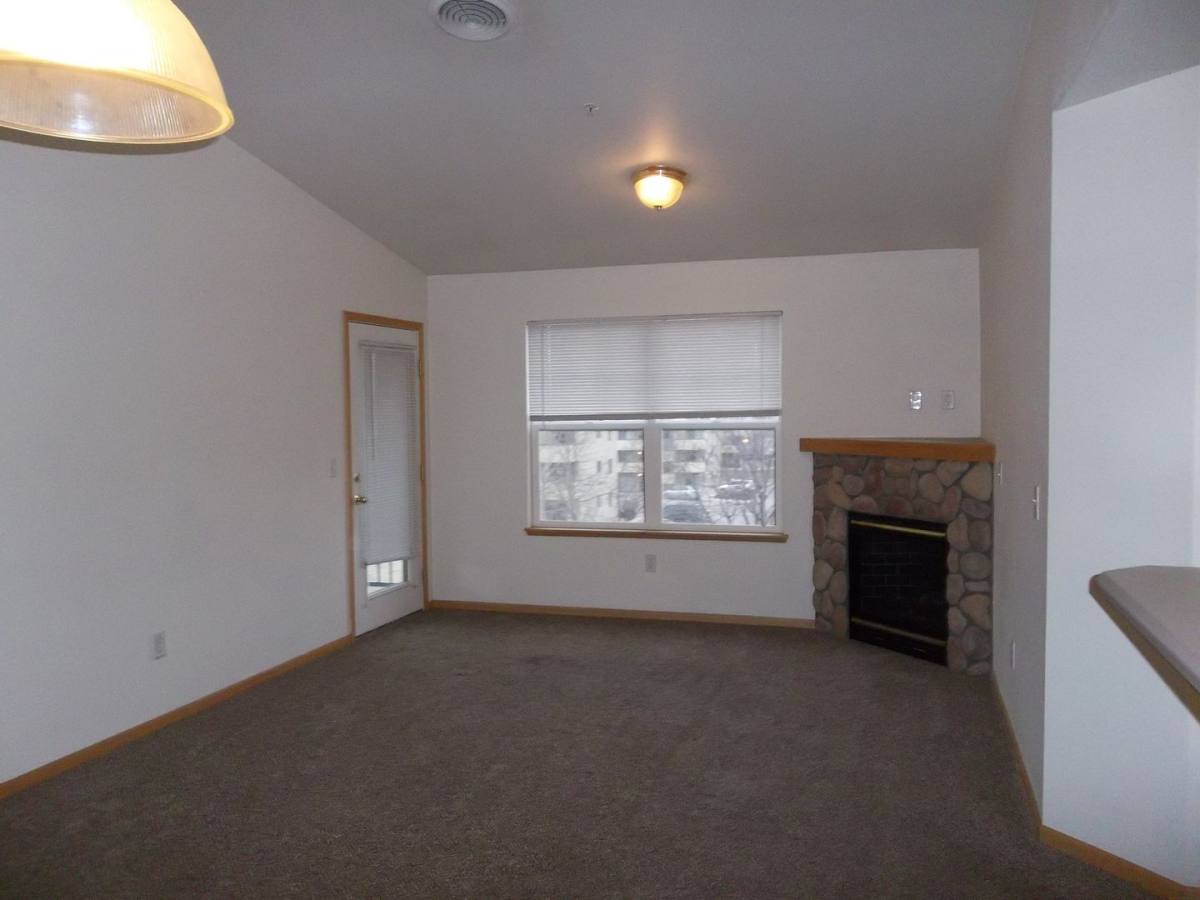 5225 White Willow Dr #M120, Fort Collins, CO 80528 - Condo for Rent - Image 2