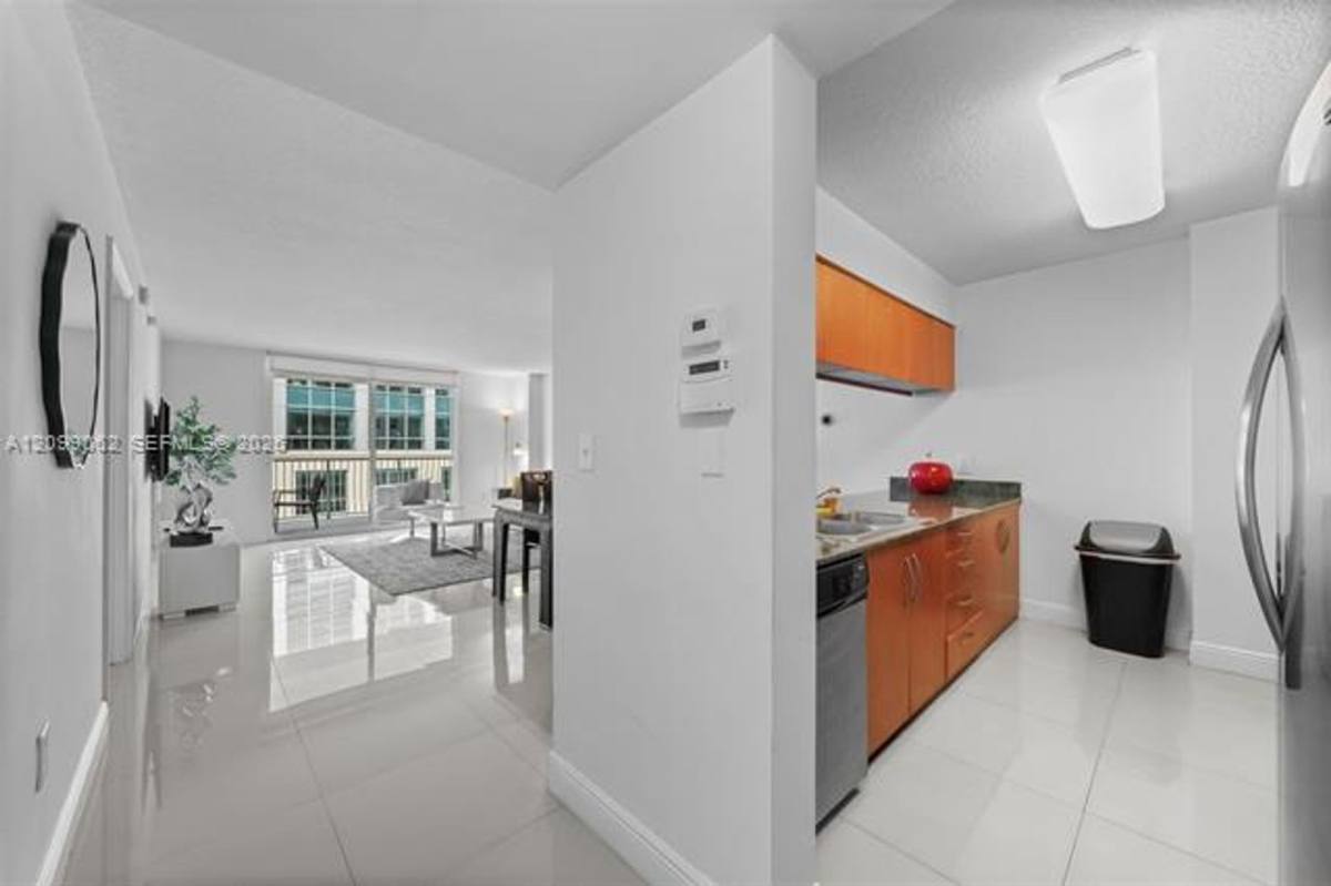 1200 Brickell Bay Dr #3908, Miami, FL 33131 - Apartment for Rent - Image 9