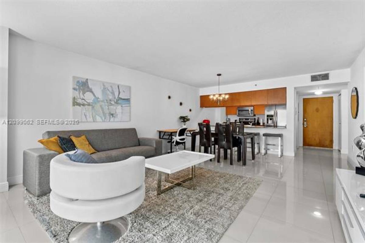1200 Brickell Bay Dr #3908, Miami, FL 33131 - Apartment for Rent - Image 5