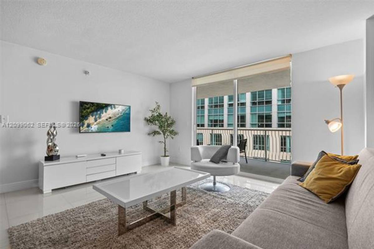 1200 Brickell Bay Dr #3908, Miami, FL 33131 - Apartment for Rent - Image 3