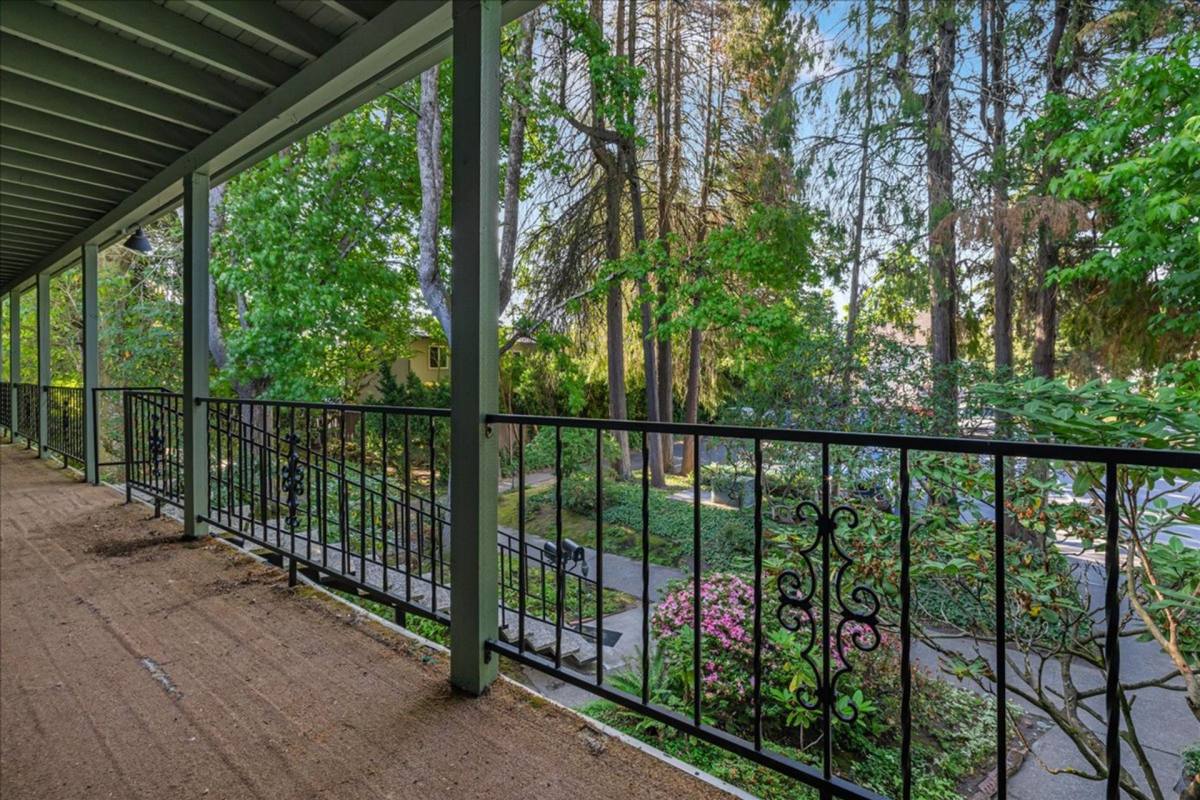 Ivanhoe, 2305 State St, Salem, OR 97301 - Apartment for Rent - Image 2