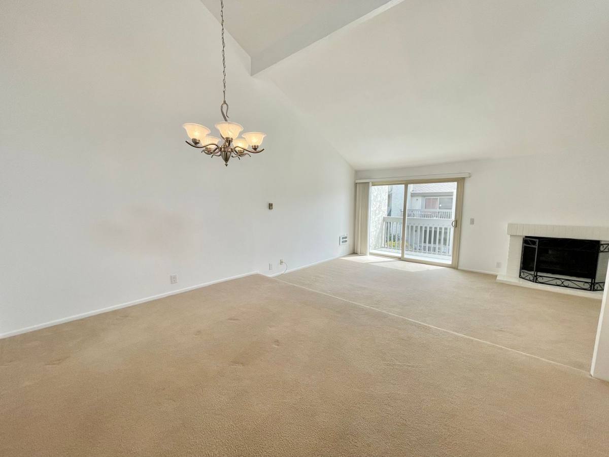 3114 Sunset Lane, Oxnard, CA 93035 - Condo for Rent - Image 2