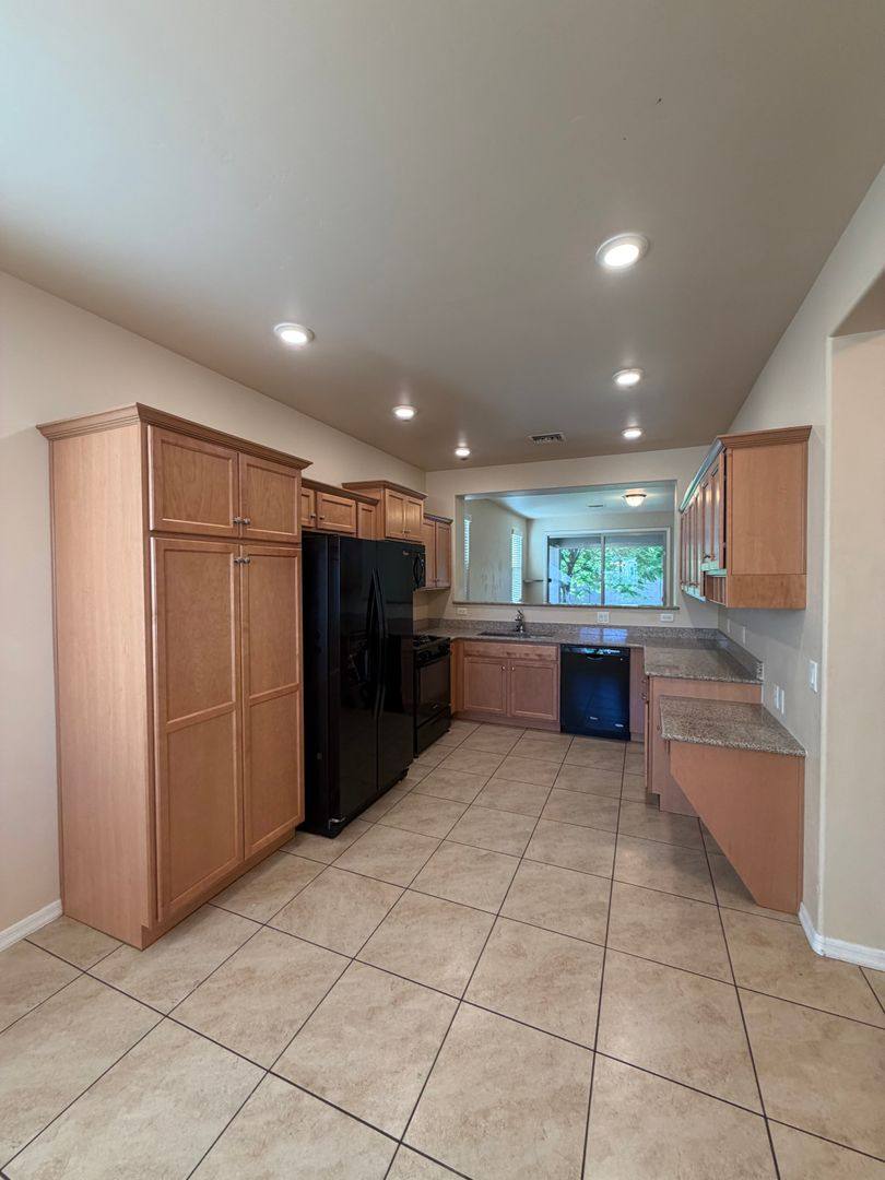 6579 E 35th St, Yuma, AZ 85365 - House for Rent - Image 8