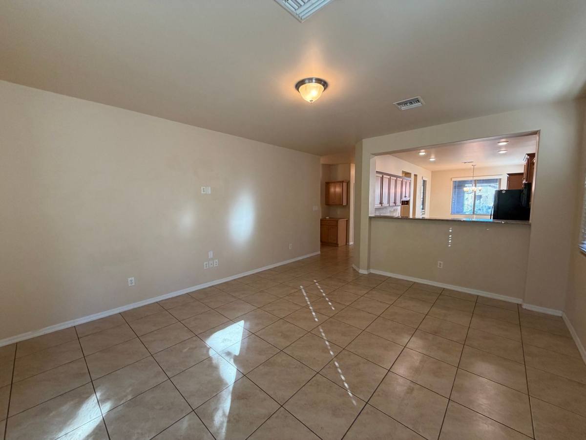 6579 E 35th St, Yuma, AZ 85365 - House for Rent - Image 4