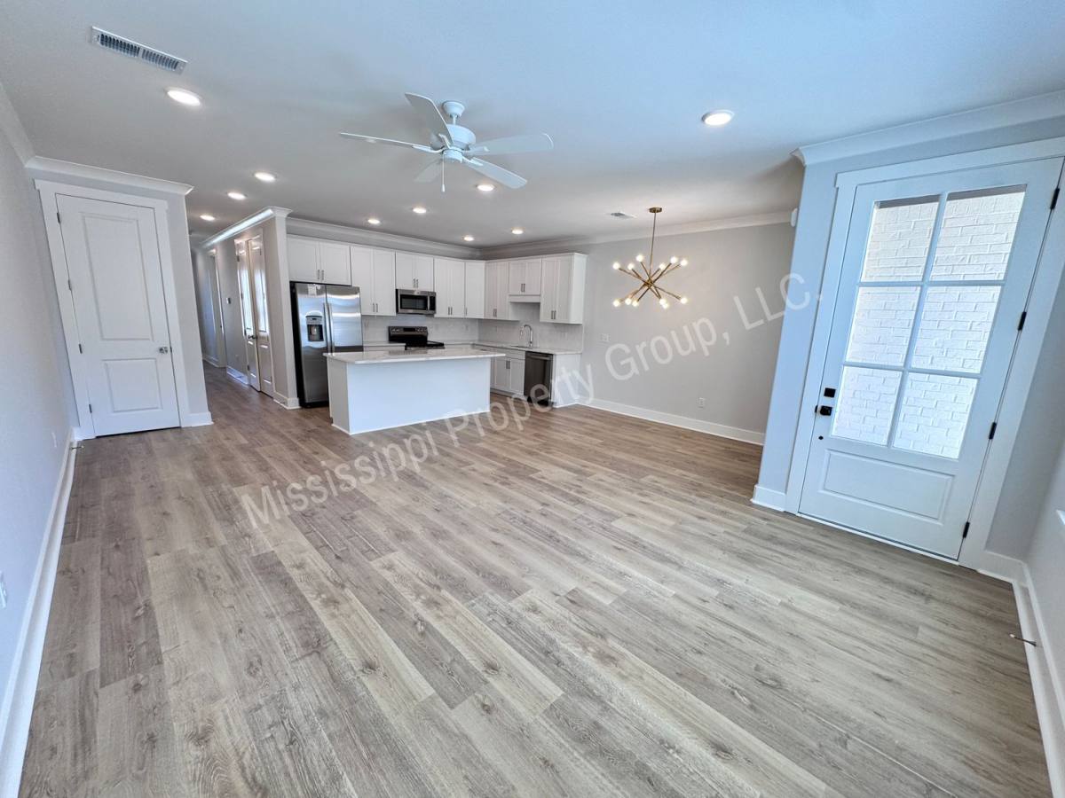 2008 Rosemary St, Oxford, MS 38655 - Townhouse for Rent - Image 3