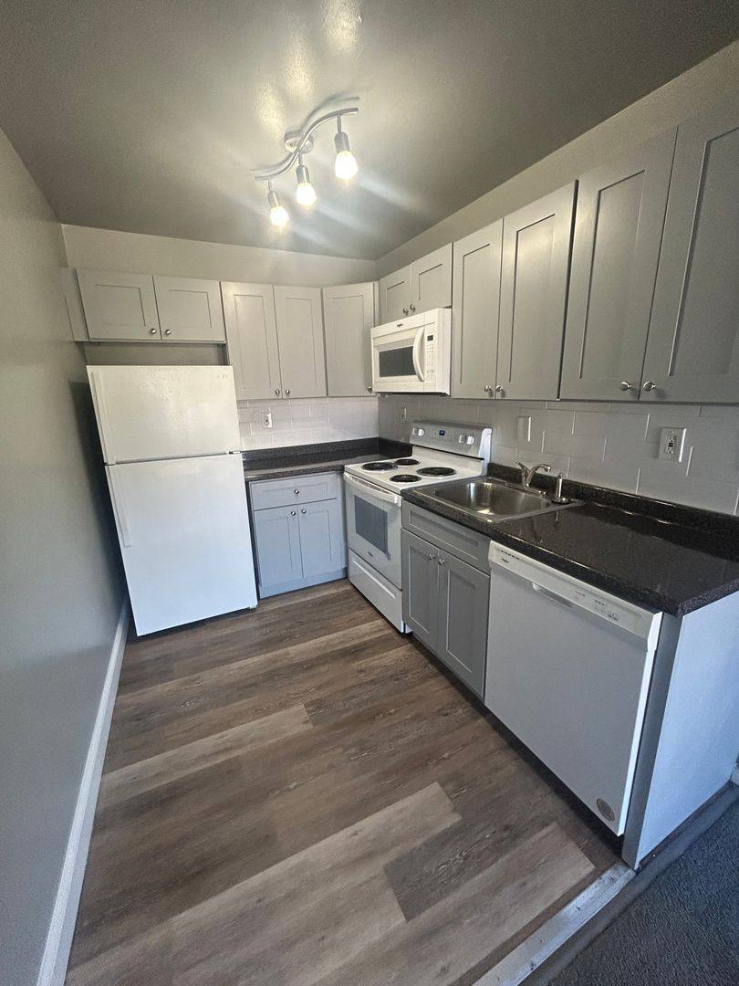 Ridley Park Court, 2 W Chester Pike, Ridley Park, PA 19078 - Apartment for Rent