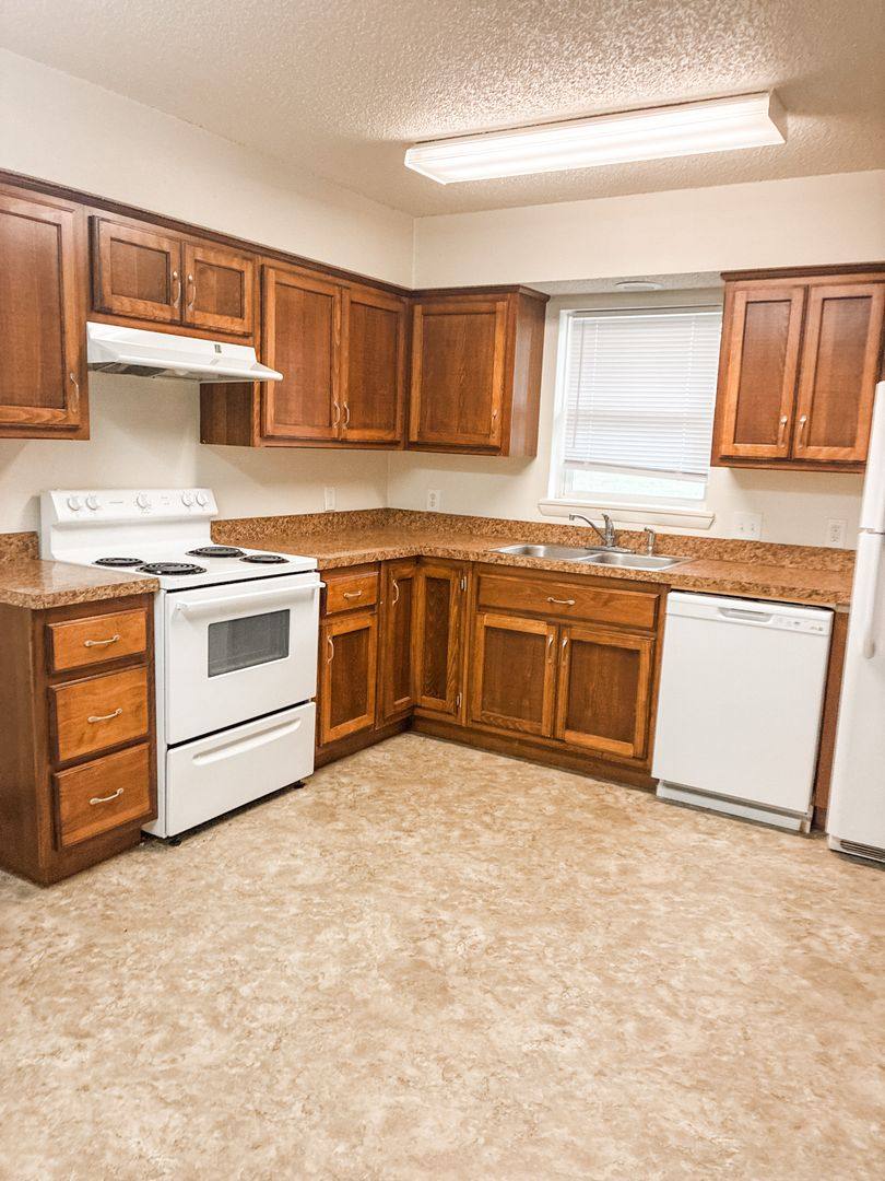 Apartment for rent at Applewood, 201 E 28th St, Baxter Springs, KS 66713