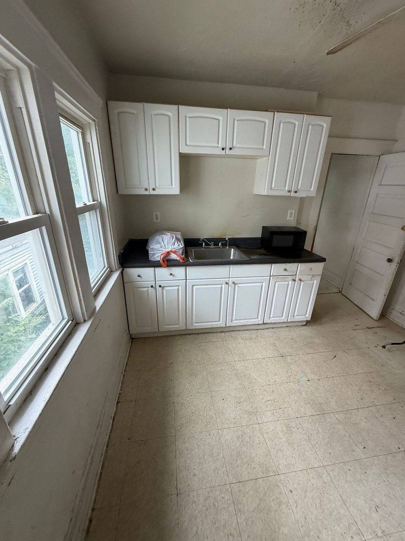 10018 Adams Ave, Cleveland, OH 44108 - Apartment for Rent - Image 3