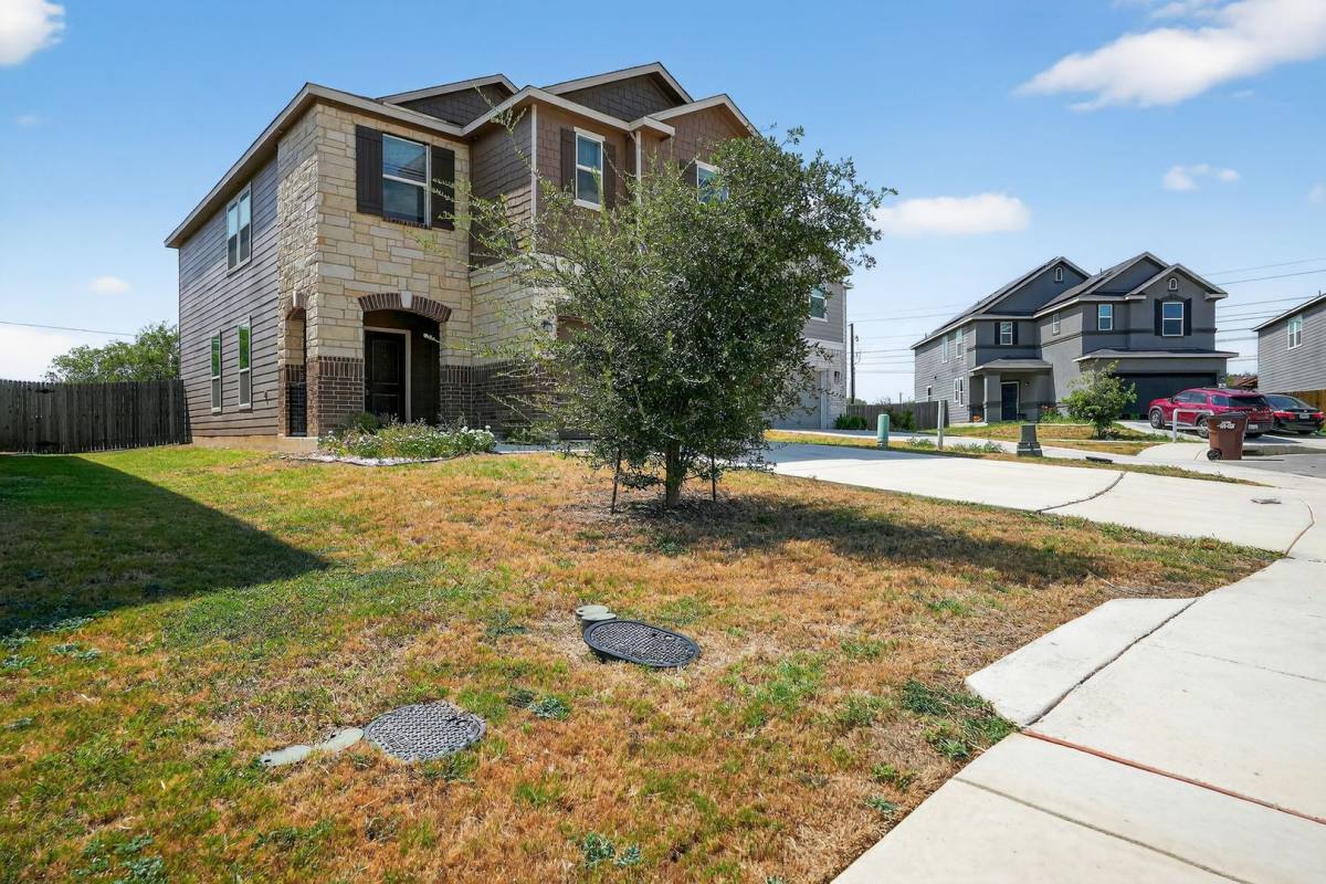 1815 Overlook Knoll, San Antonio, TX 78245 - House for Rent - Image 2