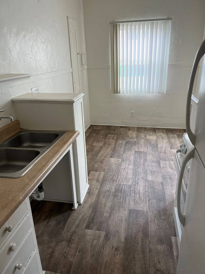 558 Thompson, Ventura, CA 93001 - Apartment for Rent - Image 5