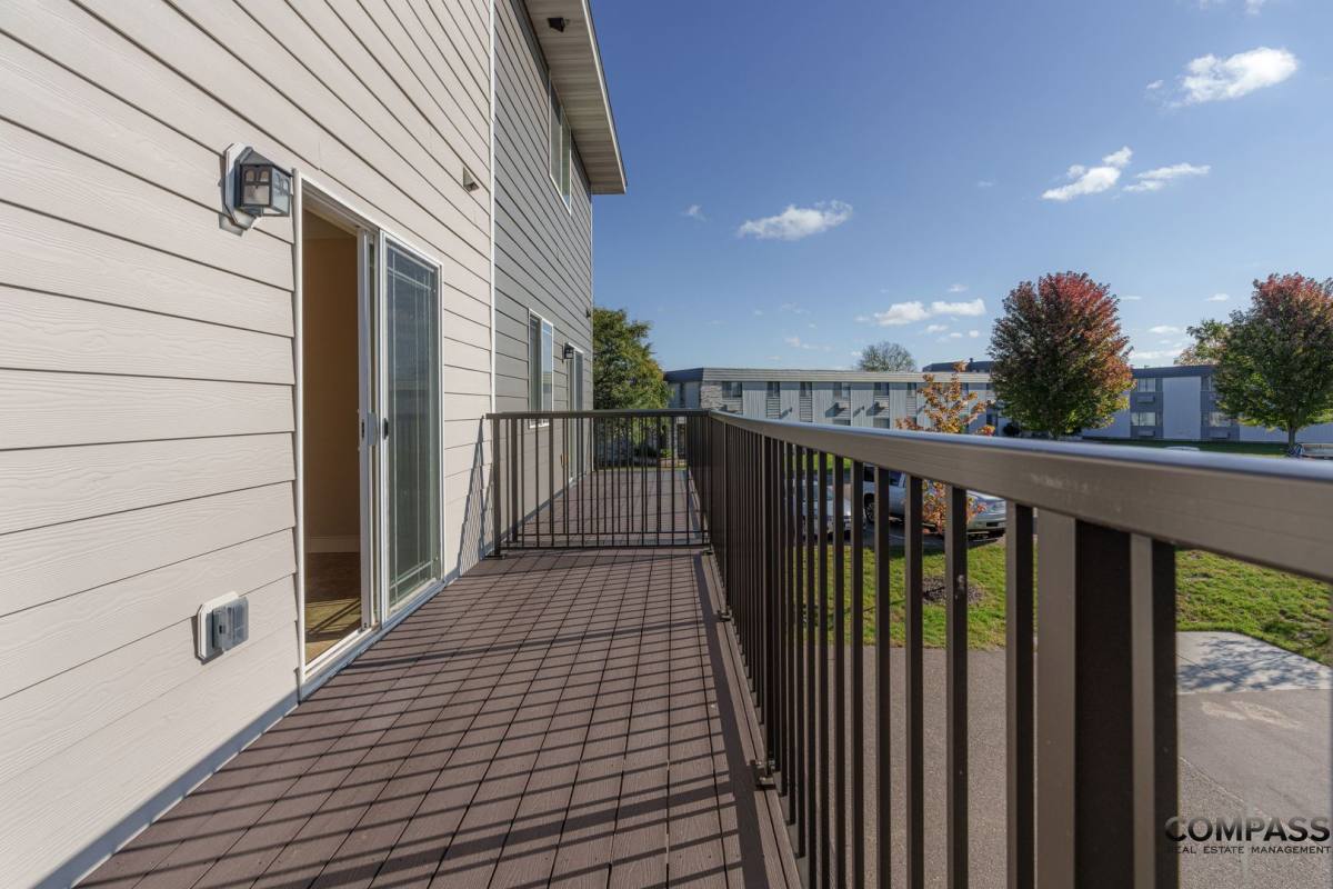 1031 W MacArthur Ave, Eau Claire, WI 54701 - Townhouse for Rent - Image 8