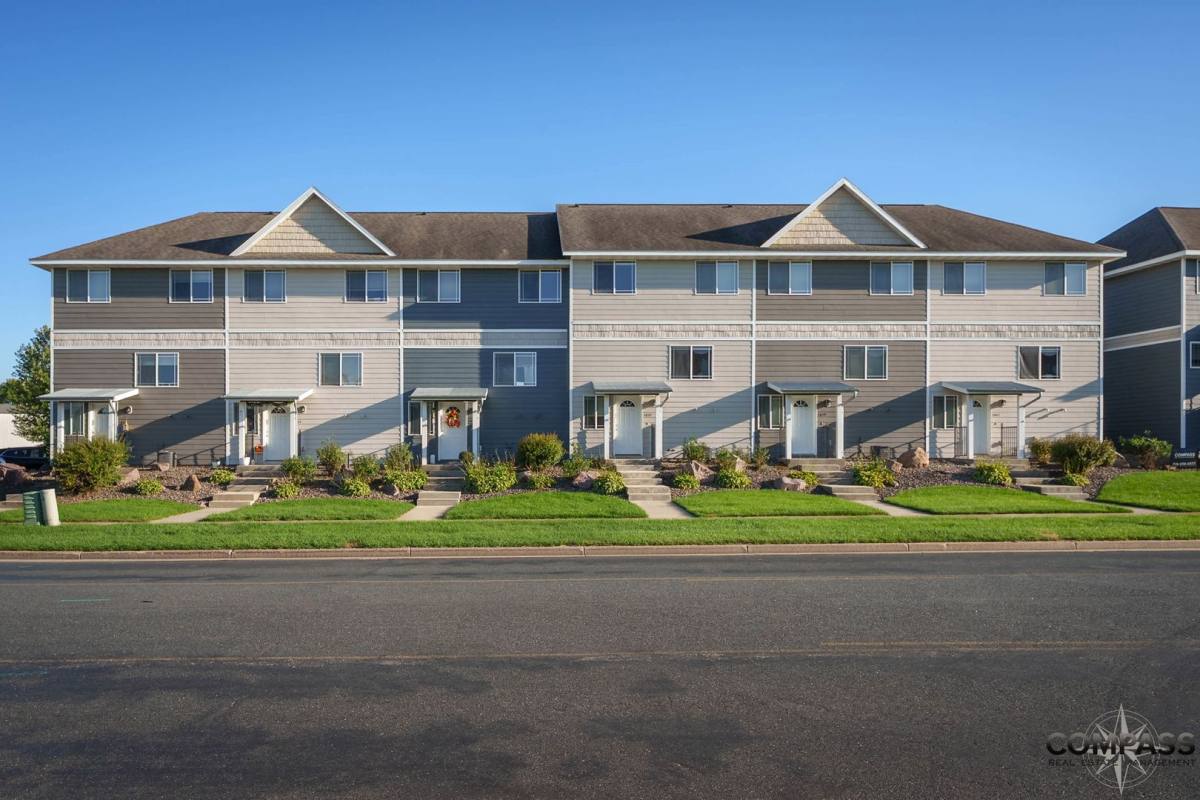 1031 W MacArthur Ave, Eau Claire, WI 54701 - Townhouse for Rent