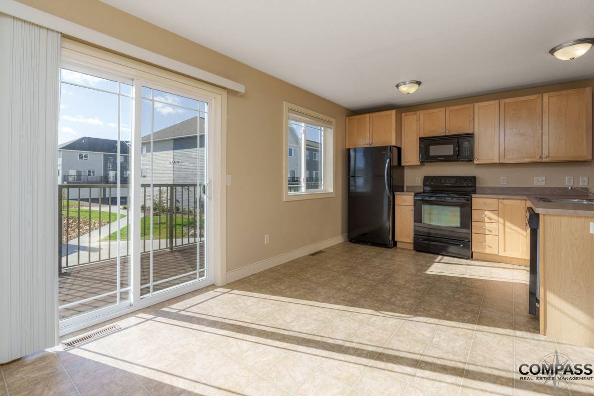 1031 W MacArthur Ave, Eau Claire, WI 54701 - Townhouse for Rent - Image 6