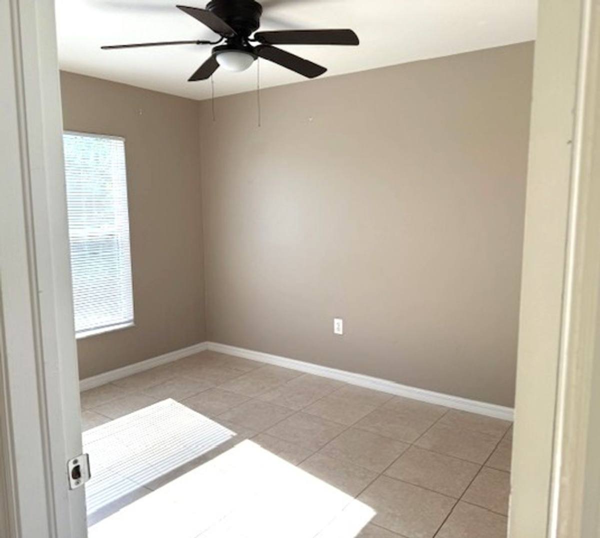 53 Denis Ave S, Lehigh Acres, FL 33976 - House for Rent - Image 10
