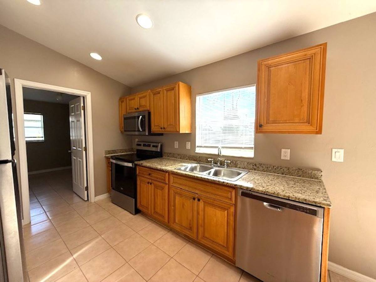 53 Denis Ave S, Lehigh Acres, FL 33976 - House for Rent - Image 4
